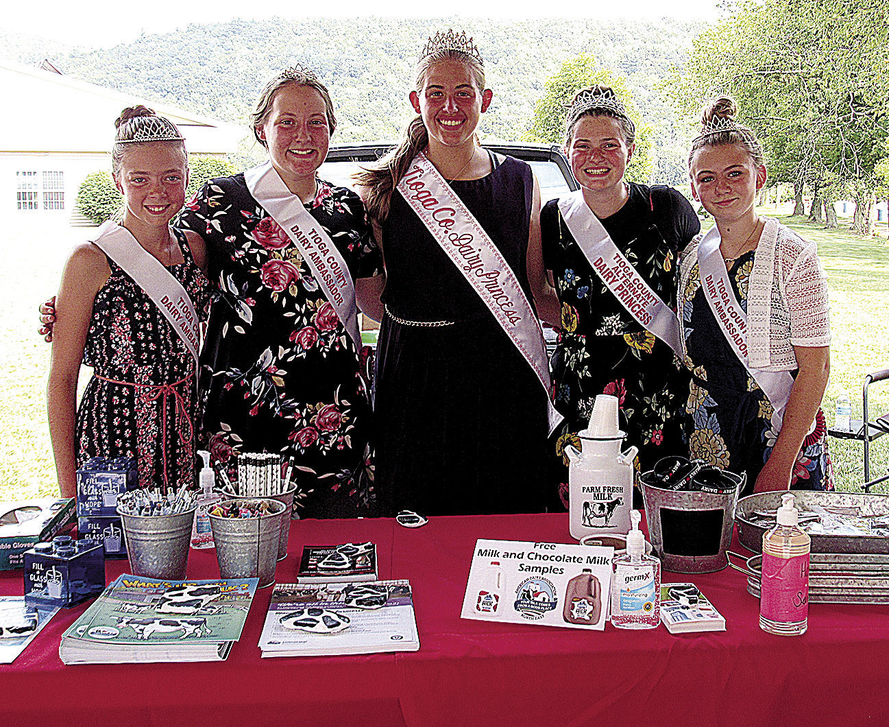 Dairy Princess and Court attend Farmer’s Market
